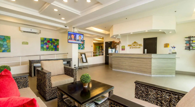 Microtel by Wyndham South Forbes, Book Hotel Hoteller i Silang med parkering, Parkering
