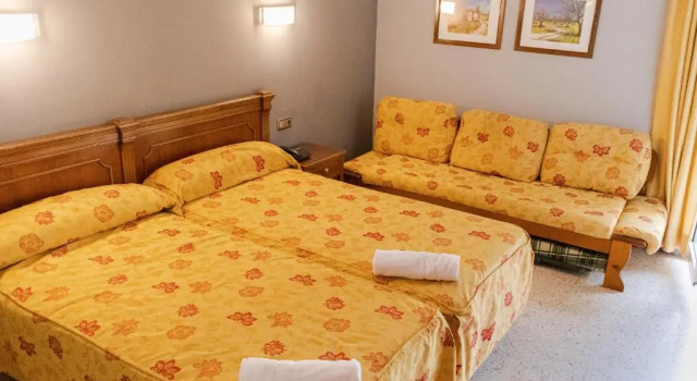 Трёхместный номер Standard Hotel Pere DUrg 3000