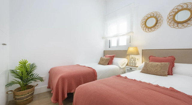 Lovely 3-bedroom Apartment Near Alameda Juan Rabadan I, Забронировать Апартаменты/квартира Севилья провинция Севилья, рядом с La Torre de Don Fadrique