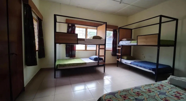 Tumi Hostel, Забронировать Хостел Отели Кумаси с бассейном, Бассейн