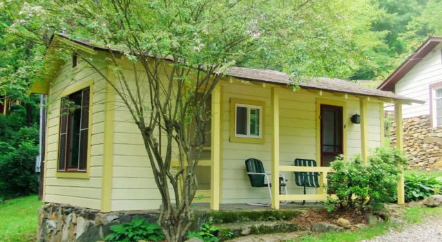 Коттедж The Pines Cottages