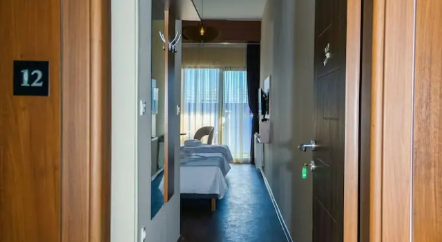Трёхместный номер Comfort с балконом и с видом на реку Hotel Story