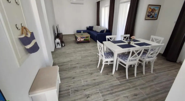 Blue Charm House - Apartment 2, Book Apartment  