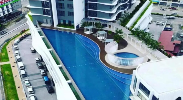 Люкс с 2 комнатами Zulanie Suite Troika Residence, SPACIOUS AND COZY WITH POOL, Free Wifi & Netflix in Golden Triangle of Kota Bharu