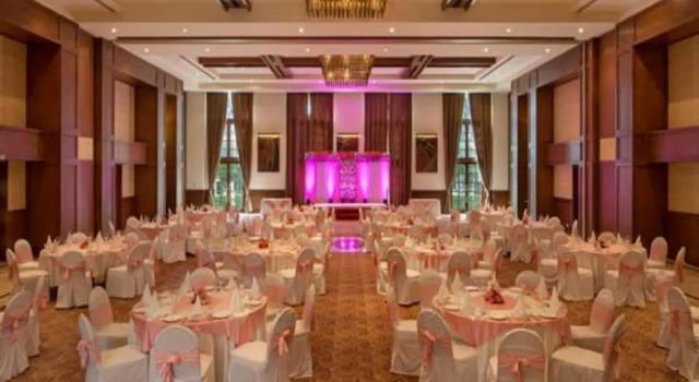 DLF Club 5, Rezerwuj Hotel Gurugram 