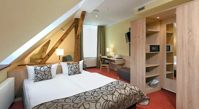 Апартаменты Port Inn Hotel