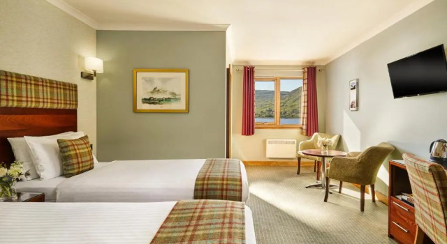 Трёхместный номер Standard с красивым видом из окна Clan Macduff Hotel