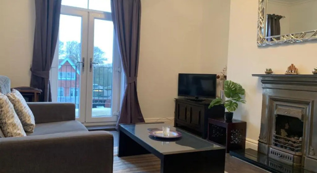 Blue Whale 2 Bedroomed 2nd Floor Appt with Sea Views, Beach & Wifi, Book Hotel Filey North Yorkshire