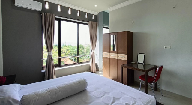 RedDoorz @ Green Homestay Syariah Baubau, Book Hotel Hotels in Sulawesi with Parking, Parking