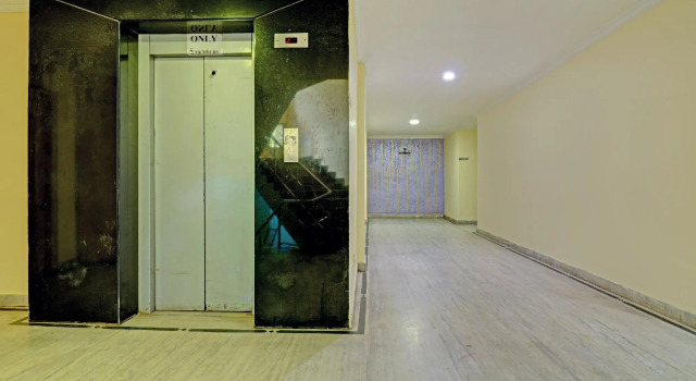 OYO 81273 Hotel Sri Sai Grand Central