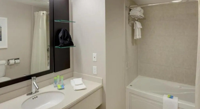 Четырёхместный номер Standard с видом на город Niagara Fallsview Hotel