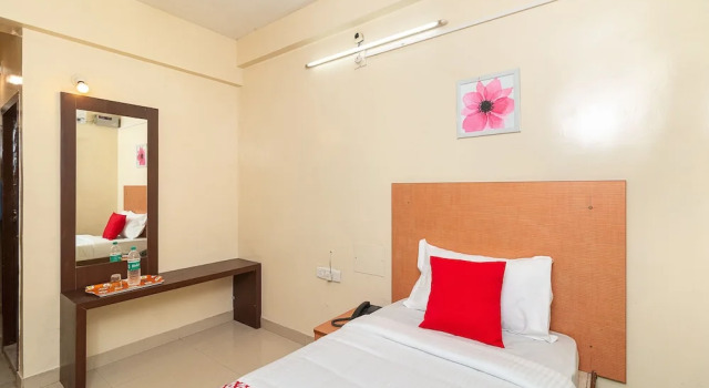 OYO 40877 Pvslodge, Забронировать Отель Отели Тируппур с завтраком, Завтраки