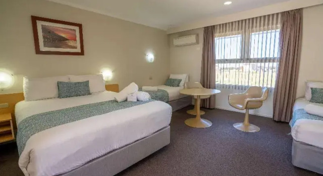 Четырёхместный семейный номер Standard Hospitality Carnarvon, SureStay Collection by Best Western