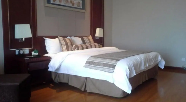 Люкс Executive Qingdao Huaxi Hotel