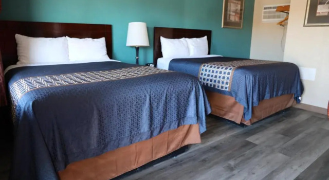 Четырёхместный номер Standard Budget Inn