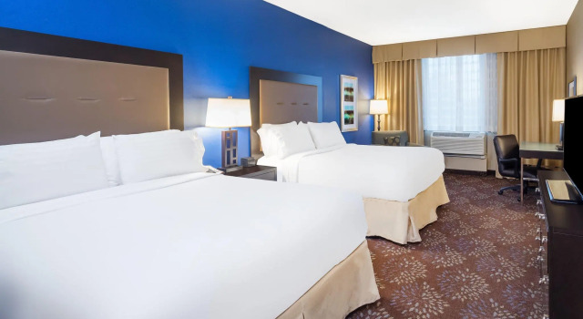 Четырёхместный номер Standard Holiday Inn - Terre Haute by IHG