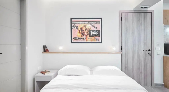Stay in a hip decorated studio near Acropolis!, Забронировать Отель Афины Острова Саронического залива - Аттика, рядом с Холм Филопаппос