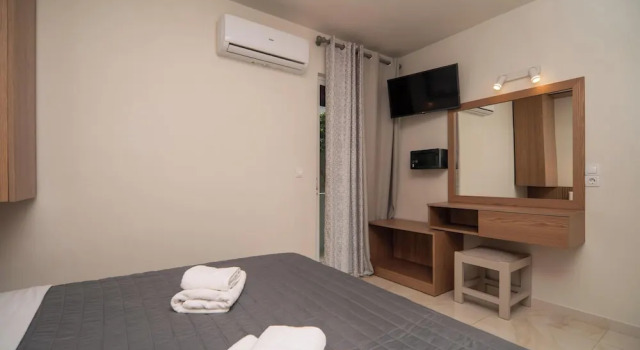 Апартаменты Rhoe Seaside Apartments