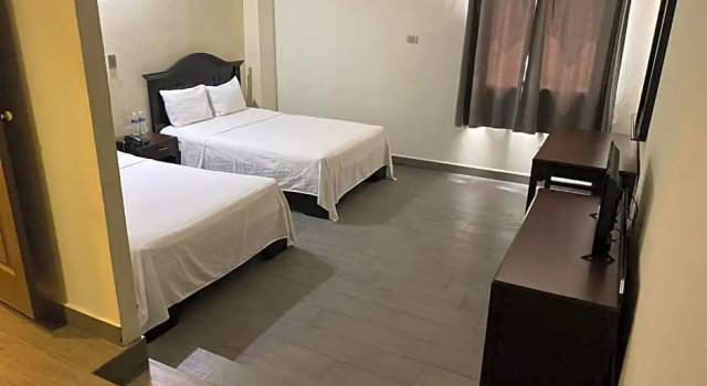 Четырёхместный номер Deluxe Hotel Plaza del Arco - Monterrey