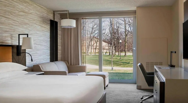 Номер Standard Lincolnshire Marriott Resort