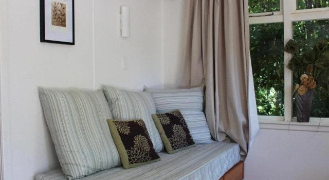 Mahakipawa Waterfront Hideaway - Belvue Bay Holiday Home