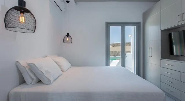 Villa Sapphire 6BR Hot Tub & Pool Ornos