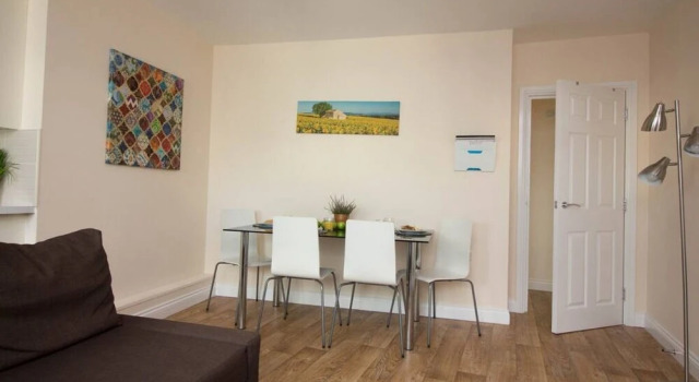 Stayzo Castle Penthouse 16- A Clean Fresh Modern Apartment With Free Wi-fi, Varaa Huoneisto Asunnot kohteessa Merseyside, Huoneisto