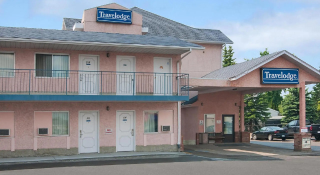 Четырёхместный люкс Travelodge by Wyndham Edmonton Airport