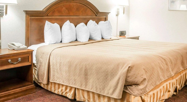 Двухместный номер Standard Quality Inn & Suites Mackinaw City Beachfront