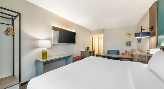 Comfort Suites Fort Myers East I-75, Забронировать Отель Форт-Майерс Fort Myers Area