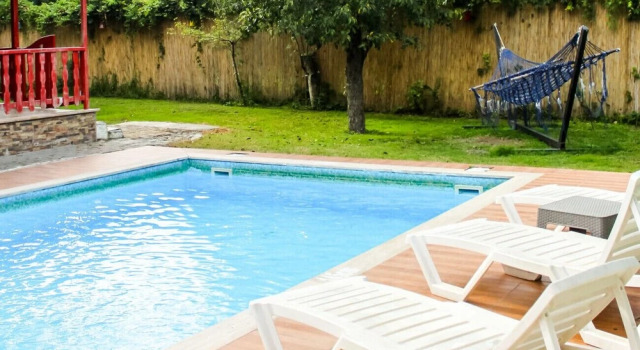 Peaceful Home With Private Pool and BBQ in Sapanca, Varaa Hotelli Hotellit Marmara-alue pysäköinnillä, Pysäköinti