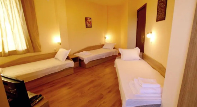 Betula Guest House, Book Pension Hoteller i Kardzhali med pool, Swimmingpool