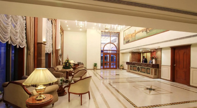 The Rialto Hotel, Rezerwuj Hotel Hotele w Bangalore z parkingiem, Parking