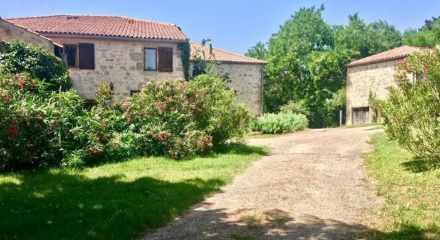CHEZ SOPHIE -Chambres d’hotes, Gite et Gite équestre, Забронировать Отель «постель и завтрак» Клермон-Десу Lot-et-Garonne