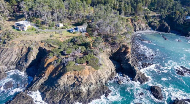 5 Acre Waterfront Retreat w Tesla, Gym & Sauna, Забронировать Отель Гвалала Sonoma County, рядом с Пляж Кукс
