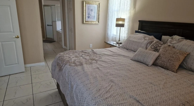 4 bed 3 bath Beautiful family villa, Забронировать Вилла Отели Lakeland - Winter Haven с парковкой, Парковка
