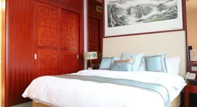 Люкс Deluxe Wuhan Rongtong Zhongnan Garden Hotel