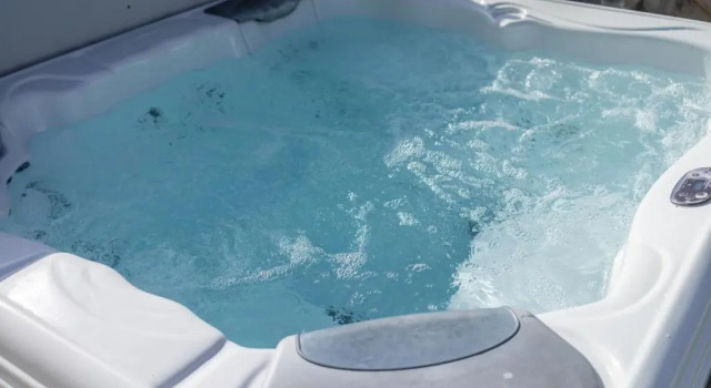 Коттедж PointBreak Sleeps 12 with hot tub-Great celebration house-Dog friendly