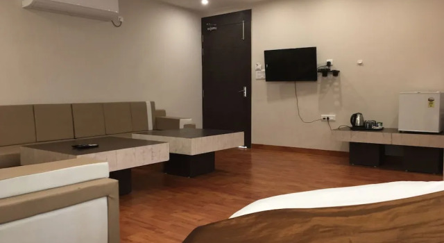 OYO 26627 K 3 Club Residency, Reservar Hotel Jhansi Índia