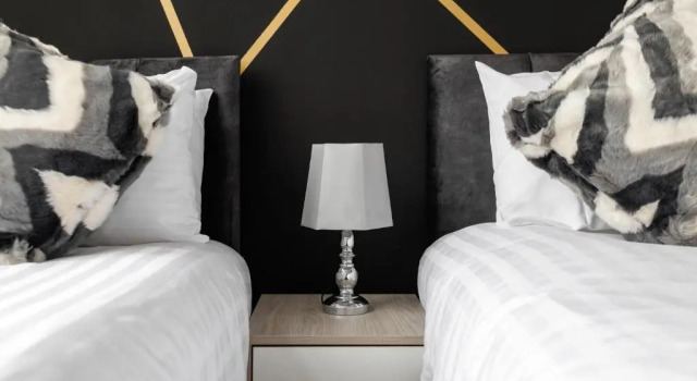 City Centre Studio 6 with Kitchenette, Free Wifi and Smart TV by Yoko Property, Забронировать Отель Отели Мидлсбро 4 звезды, рядом с Институт современного искусства Мидлсбро, 4*