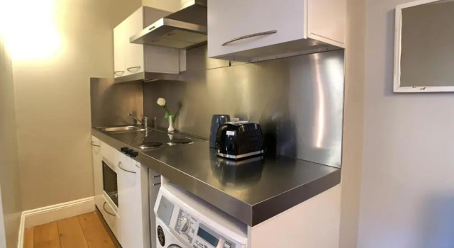 Студия Queen Victoria Apartments