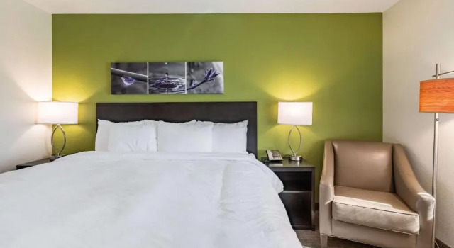 Номер Standard Sleep Inn & Suites Mt Hope near Auction & Event Center