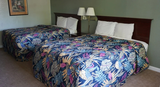 Четырёхместный номер Standard Astoria Hotel West