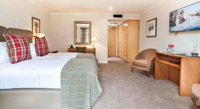Люкс с видом на сад Parkway Hotel & Spa