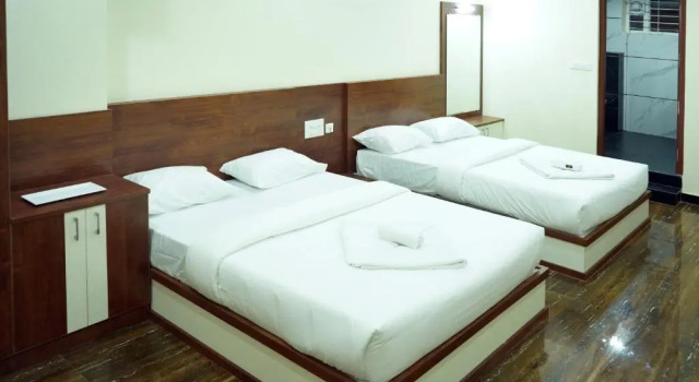 Четырёхместный номер Deluxe HOTEL NIVETHA INN