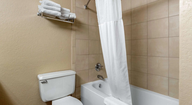 Двухместный люкс Quality Inn & Suites Des Moines - Merle Hay Road