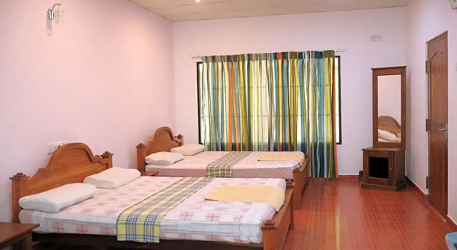 Кровать в общем номере Wilpattu Landa Lodge