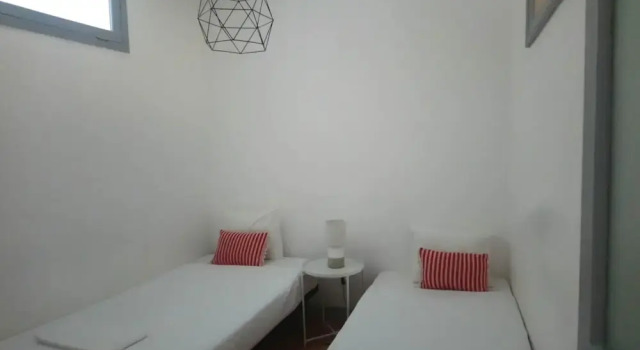 Stunning Apartment With Yard in Alfama, Забронировать Апартаменты/квартира Отели Лиссабона с парковкой, рядом с Музей Teatro Romano, Парковка