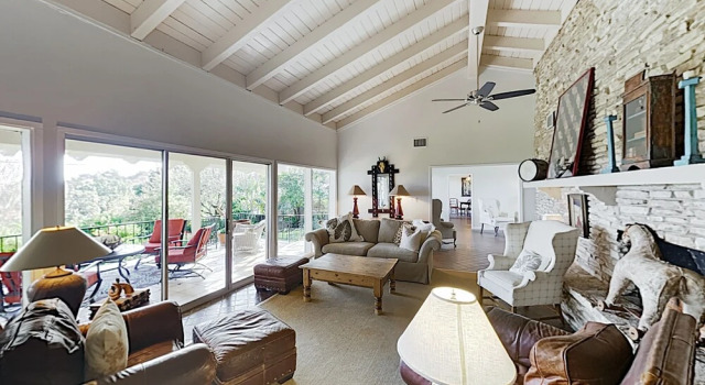 New Listing! West Austin Haven W/ Patio & Views 4 Bedroom Home, Rezerwuj Dom wakacyjny West Lake Hills Teksas