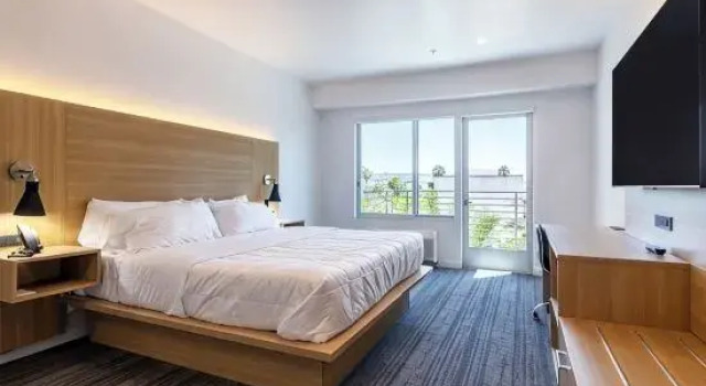 Номер Standard с балконом Hotel Mai Downtown Long Beach